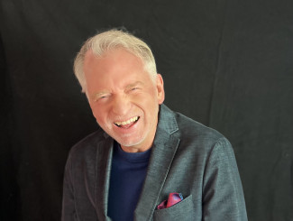 Portrait Christian Springer lachend